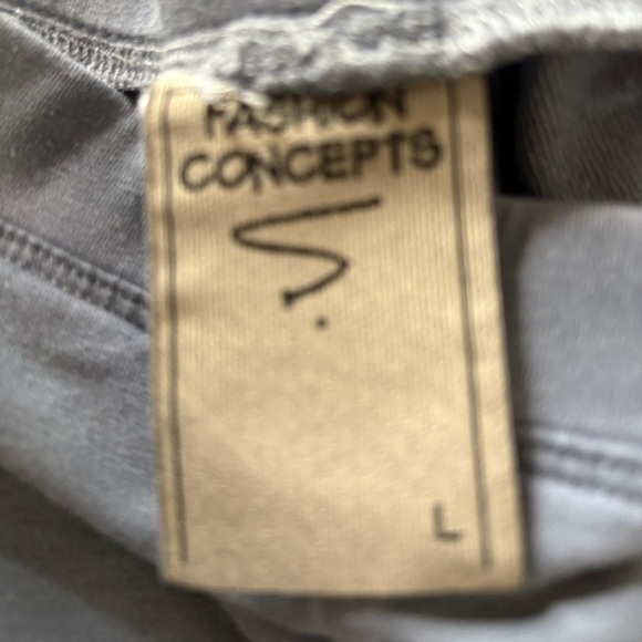 Gray Leggings with Floral Design - Picture 2 of 6